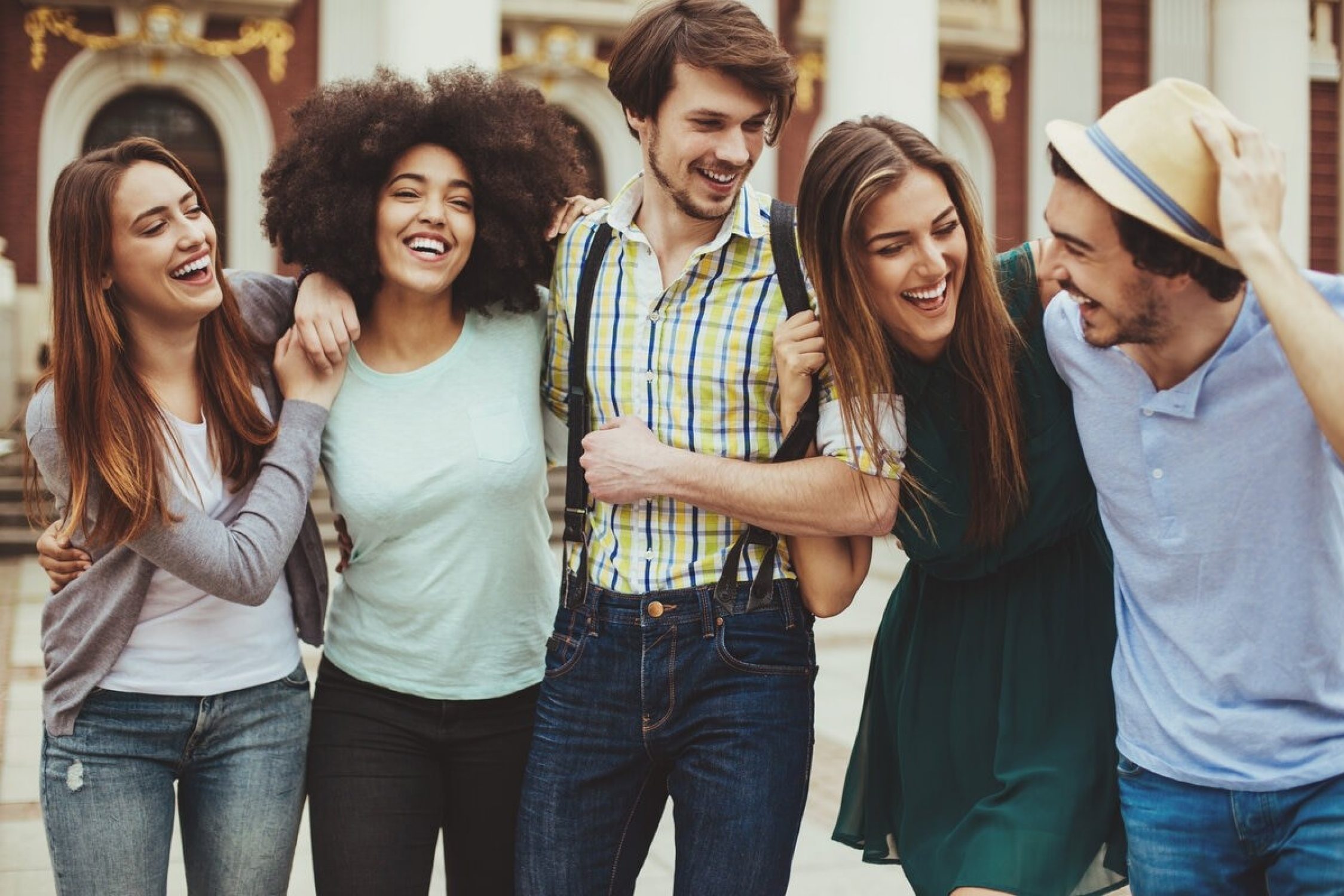 Studentengruppe läuft zusammen