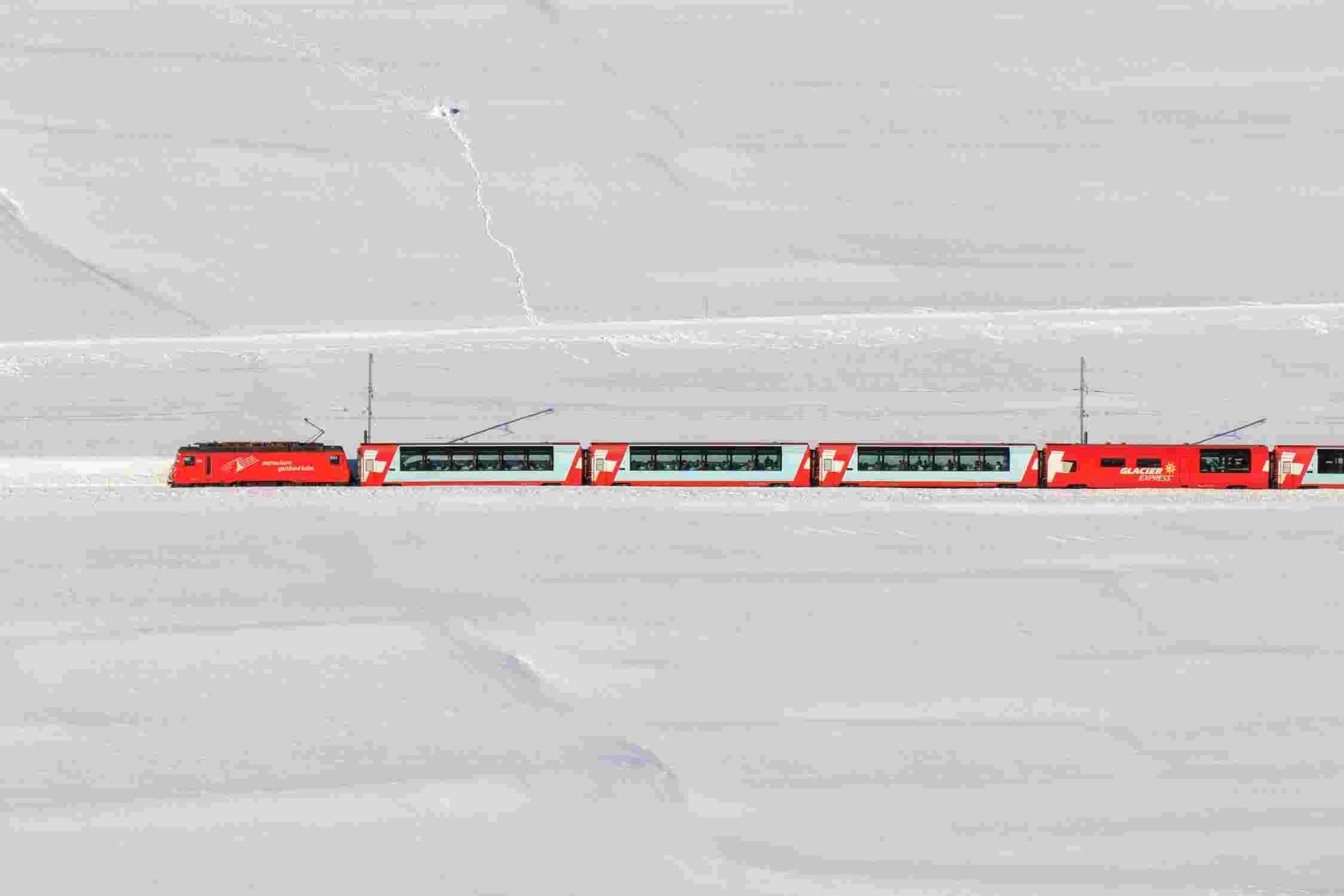 Panoramazug im Schnee