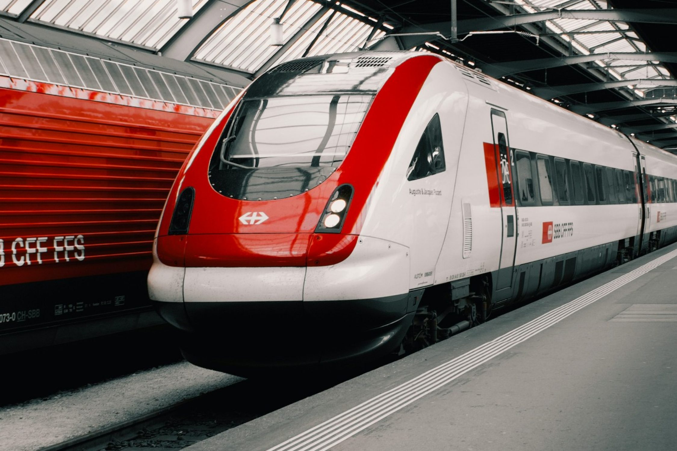 SBB Zug am Bahnhof